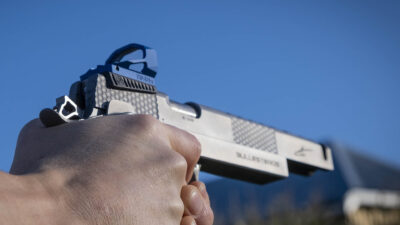 Crni Shield RMSx red dot montiran na pištolju